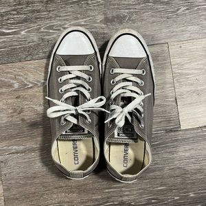Grey Converse Chuck Taylor’s Classic Flat Lace Up Sneakers
